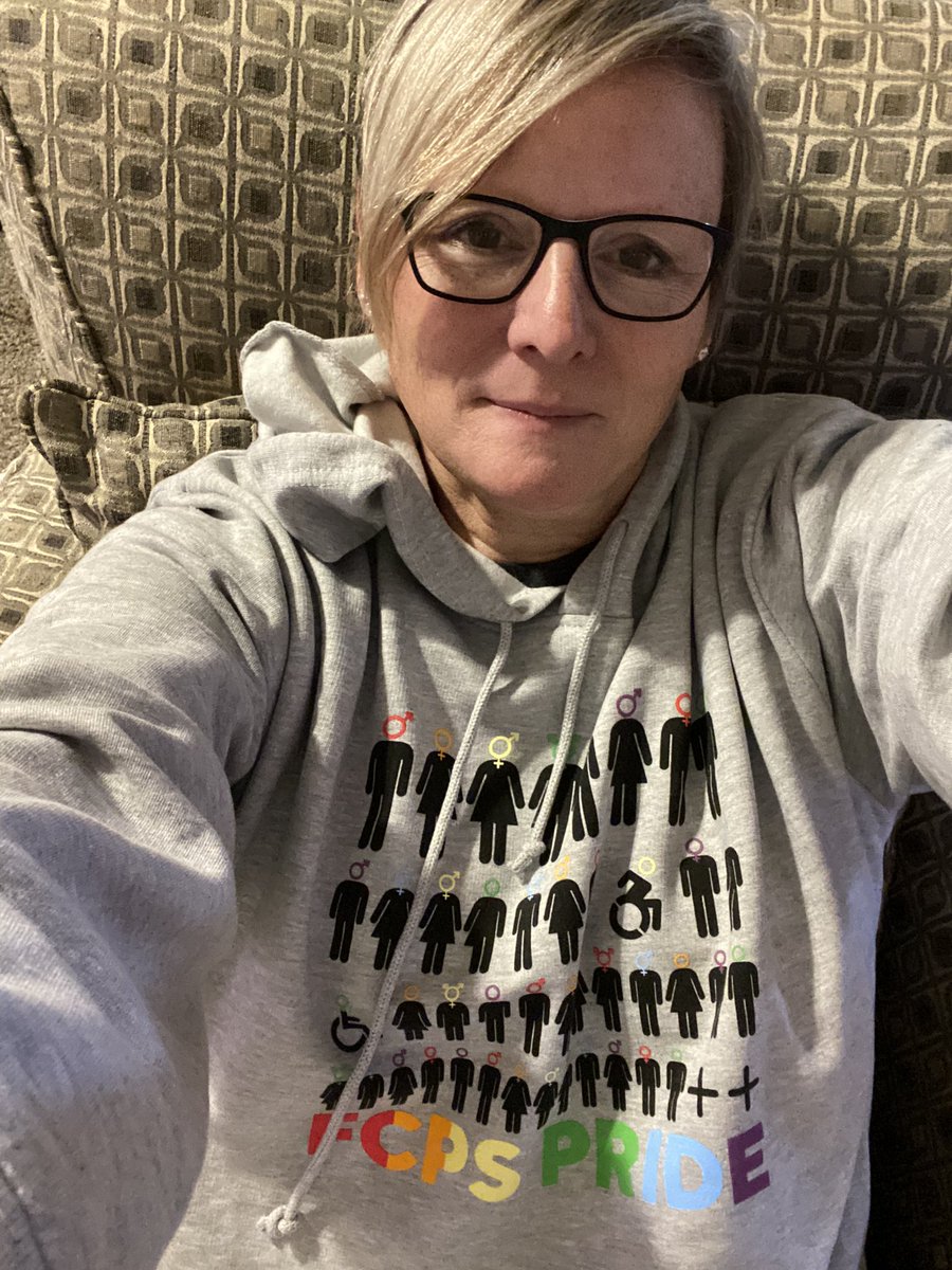 abctec's tweet photo. Comfy in my new hoodie! #fcpsPRIDE https://t.co/aR1OzDFnQ8