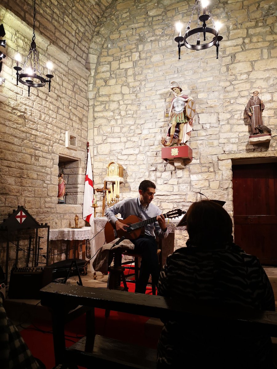 Alta_riba's tweet photo. Èxit de participació al concert de Nadal a càrrec del guitarrista clàssic Carles Brufal a  l'església de Sant Jordi d'Alta-riba. #Segarra #somsegarra #micropobles #Lleida #catalunya #guitarra #Alta_riba # https://t.co/c3LyMMH4Ju