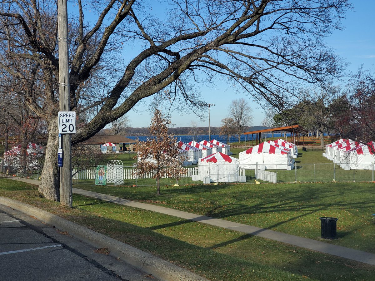 DaleKurschner's tweet photo. Cool to see how this year's Excelsior Christkindlsmarkt is setting up for Thanksgiving weekend &amp; 1st weekend in Dec. https://t.co/TSEdpn63NP https://t.co/BWkd6u7sKk