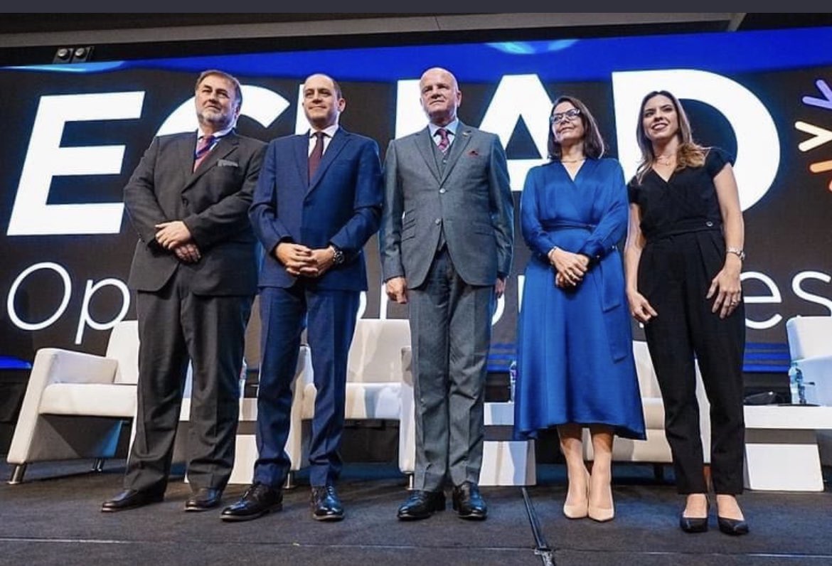 lorenakonanz's tweet photo. ¡La realidad superó las expectativas ! 

1300 asistentes, 518 citas de negocios, 50 proyectos públicos, 13 paneles

Lo mejor de todo… sentir esa esperanza, esa ilusión y sobre todo ese orgullo de ser ecuatoriano. 

Ecuador lo tiene todo.El país de las infinitas oportunidades!🇪🇨 https://t.co/4eWK8TDUz7