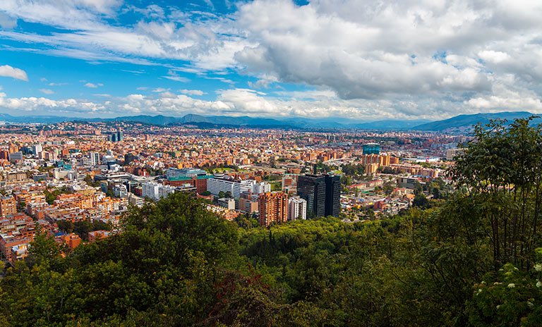 nicolasqr_'s tweet photo. Bogotá entre semana // Bogotá los fines de semana https://t.co/d6AzjMwmRy