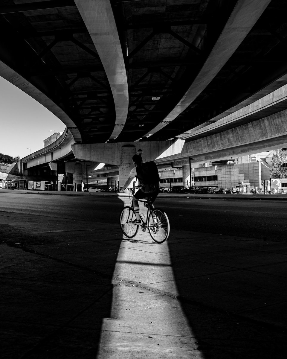 Do you ever just forget photos you have taken and then find them sitting in Lightroom a month later? Here is one such example. Cincinnati OH

#blackandwhitephotography #bw_captures #bwstreetphotography #spi_shadows #cincyshooters #cincinnatiohio #streetphotography #lumix #bike