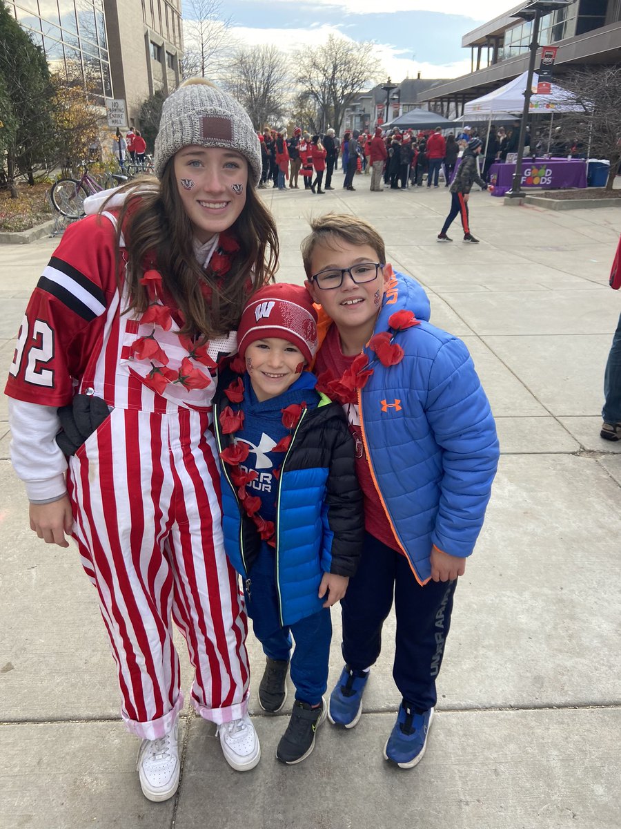 DanaDoll6's tweet photo. First badger game #OnWisconsin #bucky #badgers https://t.co/HPw9xkOOdI
