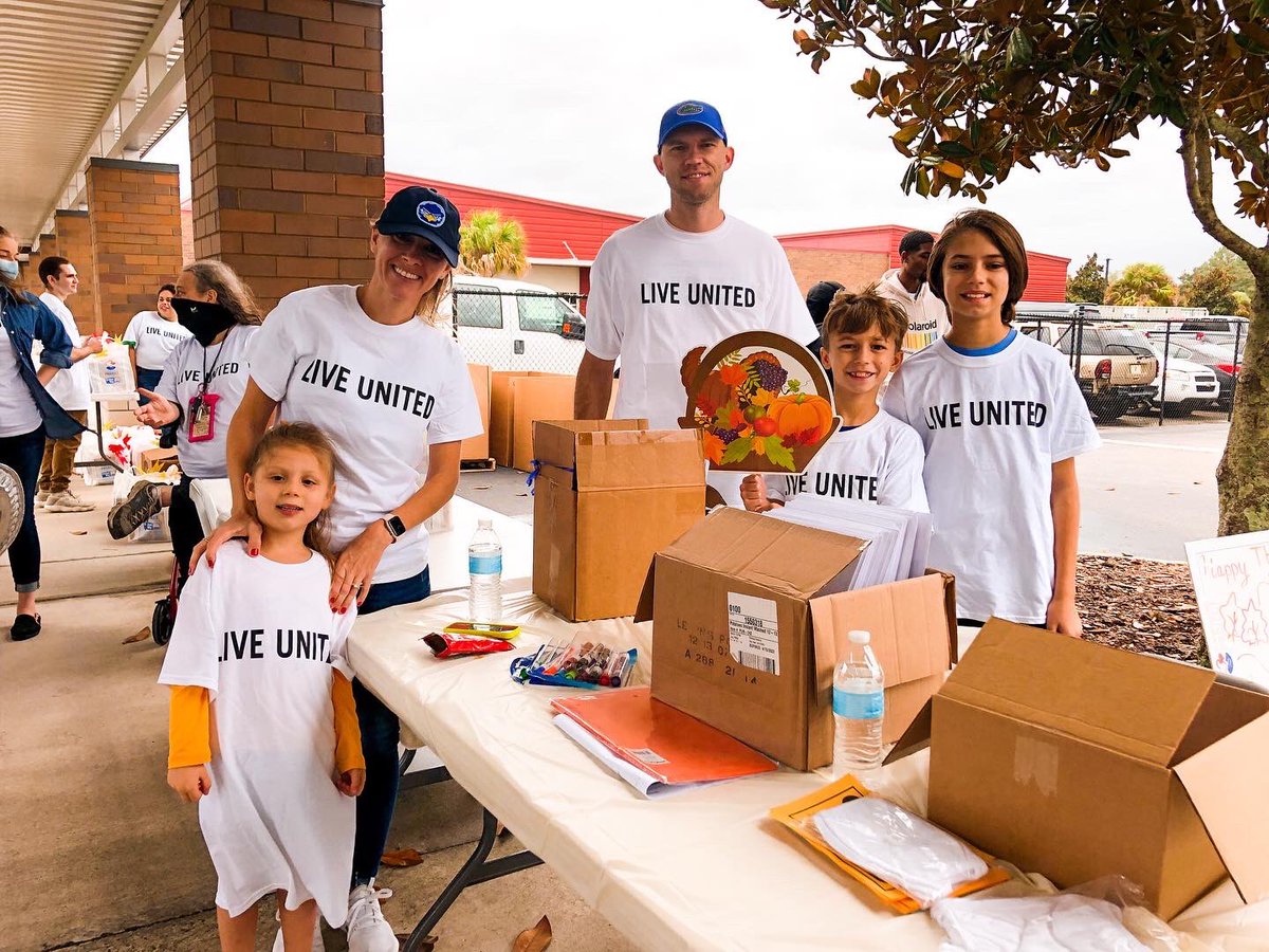hfuw's tweet photo. Happy Distribution Day! Today is the last day of our Thanksgiving Project - and today many of our neighbors who are in need of a little extra help this holiday season received a meal for Thanksgiving. Thank you to everyone who volunteered today!#LiveUnited #ThanksgivingProject https://t.co/skavpEcLWt
