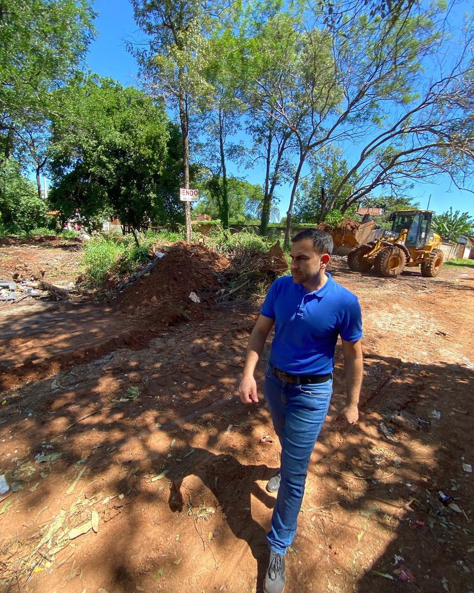 salomonfelipe's tweet photo. Pero necesitamos del compromiso de todos, el cambio inicia en casa.
Esta calle era utilizada como vertedero clandestino por vecinos y carriteros irresponsables. 
“La ciudad más limpia, no es la que más se barre, si no la que menos se ensucia”

#SanLoAsiQuiero https://t.co/et2Mribfgv