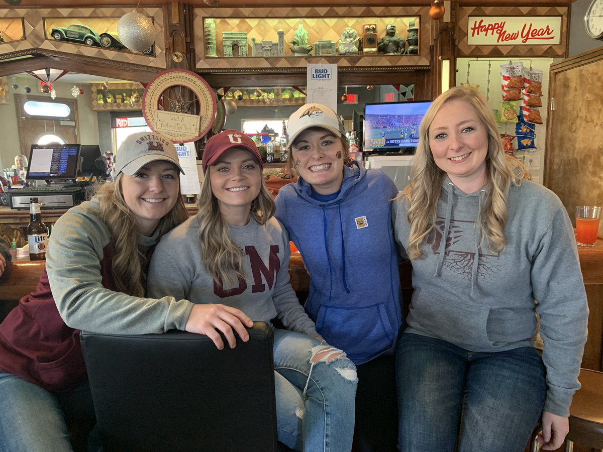 mal_dunne's tweet photo. #WHEREiROOT #friendsdivided https://t.co/wUeYsxOgVl