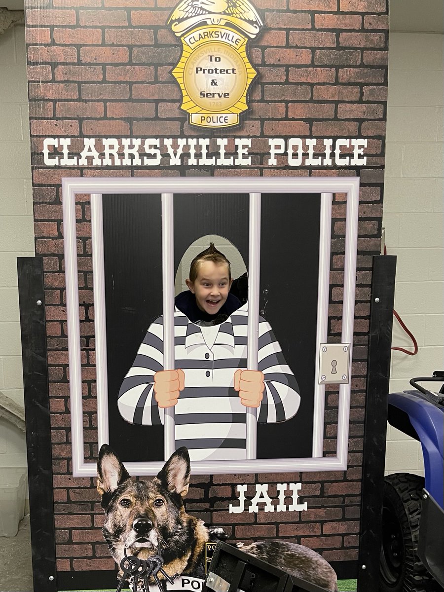 TownClarksville's tweet photo. Thanks to Corporal Cunningham and the Clarksville Police Department for giving 5 year old Kelyn Corrick a special tour of the polive department. Kelyn is a kindergartner who already plans on being a police officer or firefighter. #PreparingTheNextGeneration @CvillePDInd https://t.co/7ixHAz0WIA