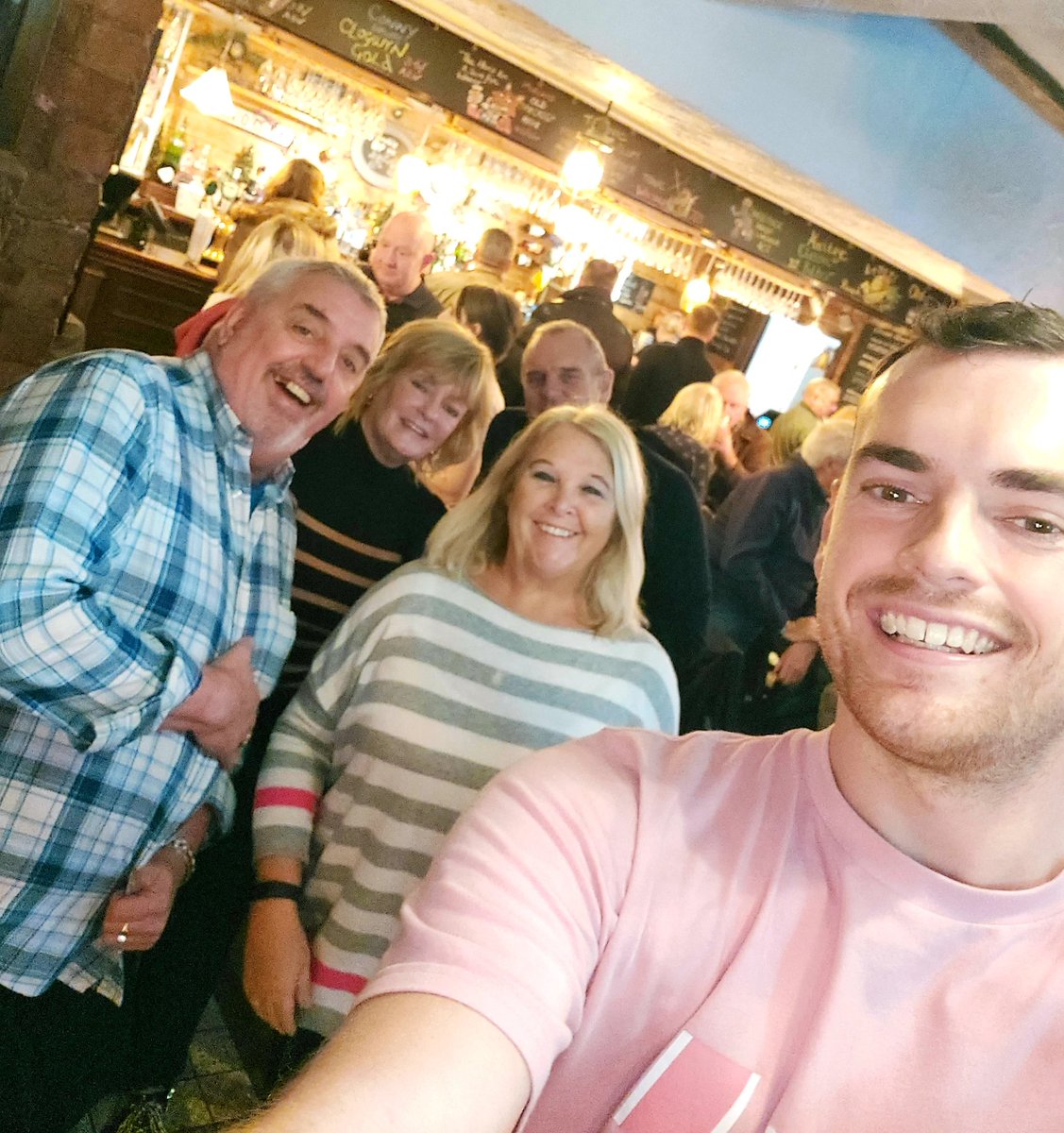 coombes_angie's tweet photo. Lovely afternoon in #Lytham with @Tony_Ginger forπlights turn on & bumped into some friends in #TheTaps & had a mulled wine π·π
Unfortunately weather wasn't great βπ§ https://t.co/Pjn2gOG4gA