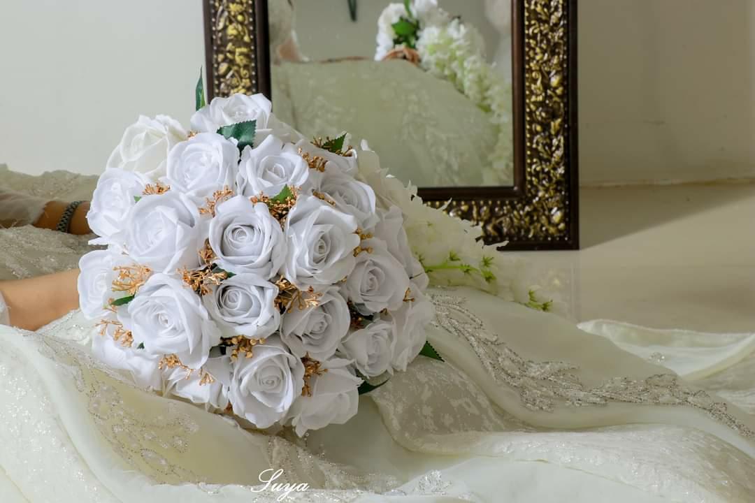 Sumaya_Alhamaly's tweet photo. لم أشعُر ولو للحظةٍ واحدة بأني سعيدًا إلا حينما تلاقينا، لا أعلم لماذا ولكن أعتقد بأن السبب يكمُن بقلبي المغمور بك. 

أول مرة انزل تفاصيل بهالحساب .. حمسوني ♥️
#تصوير #تصوير_عرايس #تصوير_فوتوغرافي #زواج #photography #photoshoot #weddinginspiration #wedding #weddingphotography https://t.co/tpjnEScQP0