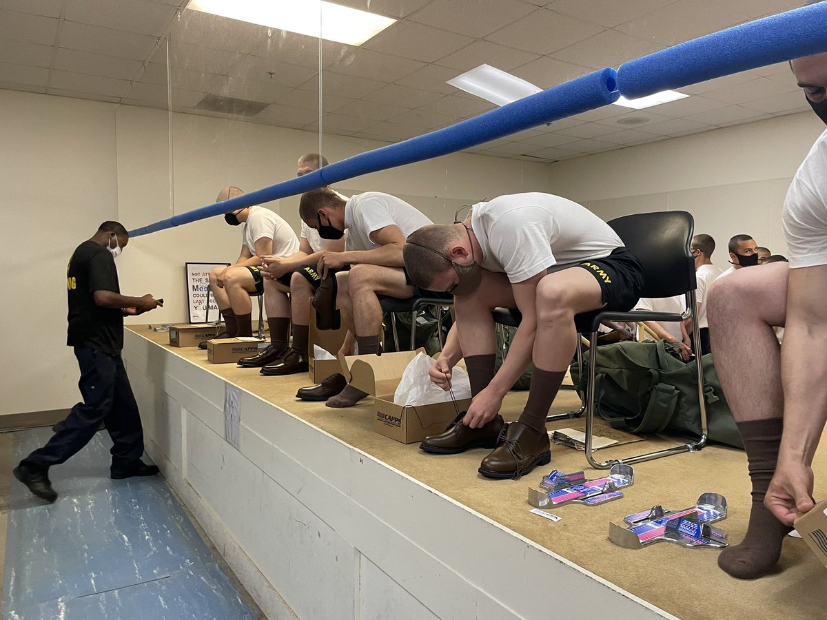 Troop2nd's tweet photo. Assassin, arrives at Central Initial Issue Point for their Army Green Service Uniform (AGSU). This uniform pays homage to “America’s to the U.S. Army’s WWII uniforms. Hopefully our first class getting complete AGSUs to walk on grad day!
#19DOSUT
#intheshadows
#lionscoverthefront https://t.co/uxt4vT4xq0