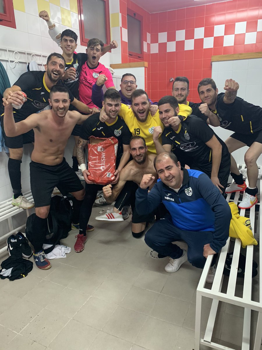 rena_ud's tweet photo. FINAAAAAL!!!
Bambatan 1 - 0 @DeleitosaFS 
Partidazo el vivido en nuestro Pabellón, nos llevamos el partido a falta de 4 min con un gol de @Jcobosj10 .
Dar la enhorabuena a Deleitosa por el partido. Vaya equipazo teneis 👏🏼👏🏼
#laIlusionNiTocarla 💛🖤 https://t.co/MNNOBHuVgy