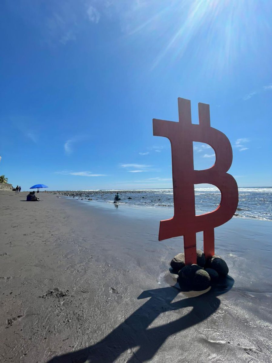 BinanceBrasil's tweet photo. Até na praia tem #Bitcoin!

O que vocês comprariam com $BTC na praia? 👇

#BinanceEnLABITCONF https://t.co/adYSuW5i9V