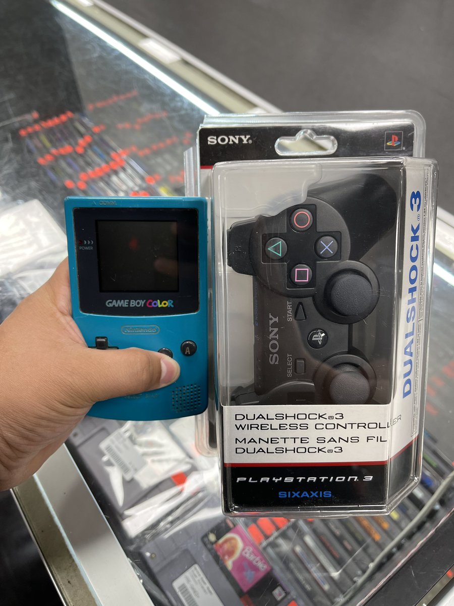 ArcadeBrooklyn's tweet image. Todays trade-ins, by @lopezisawesome . #ps3controller #gbc #bvg2 #brooklyngamesandarcade