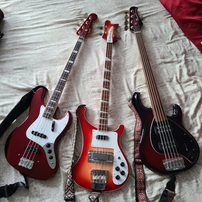 There's a bass orgy happening on my bed and it is glorious!!! Huge thank you to the special guy who donated<a href="/tag/clip"class="tags"><span>#clip</span></a><a href="/tag/transsexualdominatrix"class="tags"><span>#transsexualdominatrix</span></a>