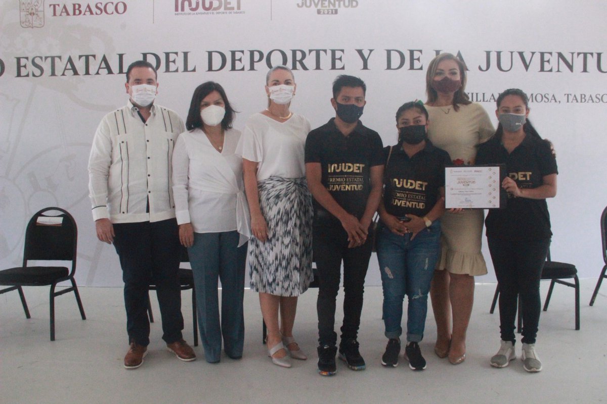 Jessyca_Mayo's tweet photo. Lo digo siempre y lo repito, en la juventud está nuestro camino. En ellos hayamos la esperanza de un Tabasco más próspero, y qué orgullo decir, Tabasco está en buenas manos, porque está en manos de los jóvenes.

 #PremioEstatalDeLaJuventud2021 #PremioEstatalDelDeporte2021 https://t.co/HcAoSK20xX