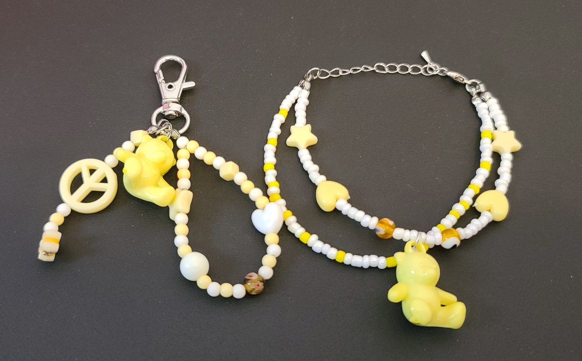 AwkAnxJennifer's tweet photo. Much thanks to @CarmenRider92 for doing this giveaway on @run_kantheephop's birthday! I won this adorable bracelet and keychain set from @neck_step by @game_nati. ❤️ If you love cute handmade jewelry, be sure to check out #NeckStepbyGames!

#GamesNati #imnati https://t.co/4sULA5u0kN