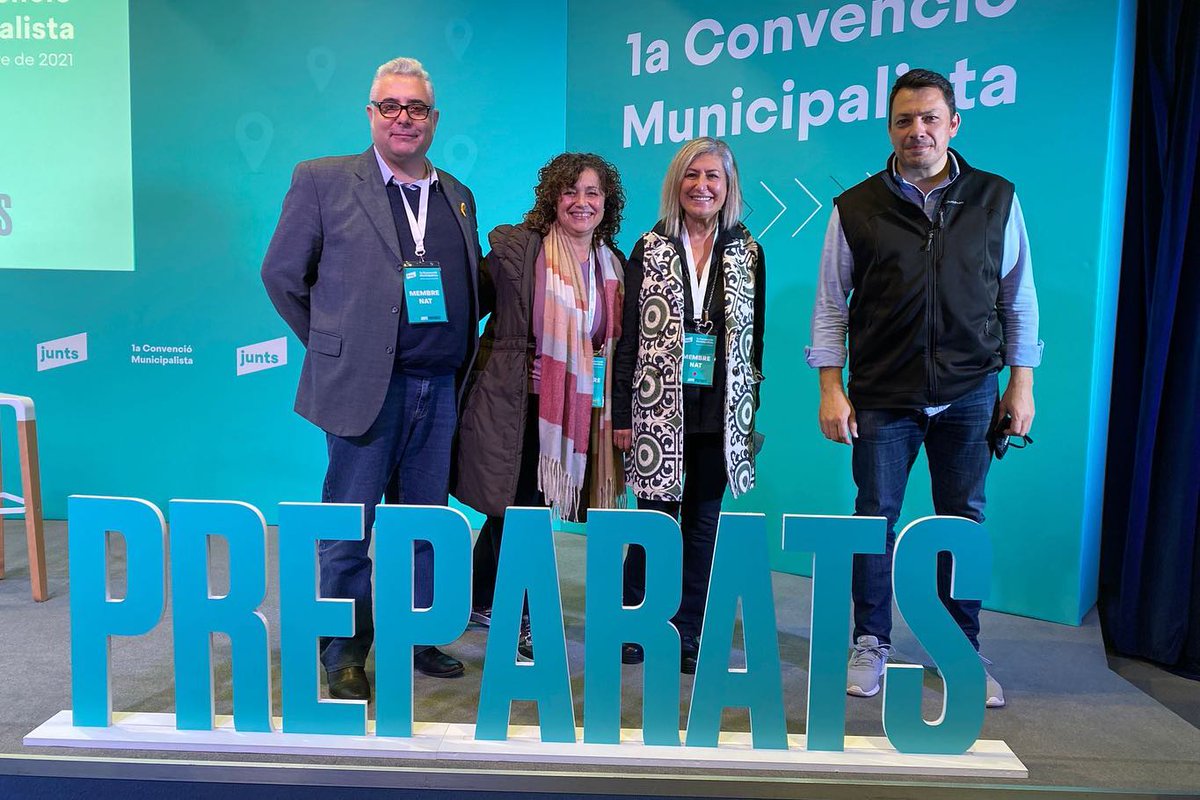carrionangelats's tweet photo. 1a Convenció Municipalista de @JuntsXCat per guanyar les eleccions municipals del 2023.
Un dia intens de treball en equip i debat intern amb focus en la vocació de servei: Honestedat, professionalitat, empatia, generositat i determinació.
#juntsipreparats
#construimjunts https://t.co/fpClQmqnpN