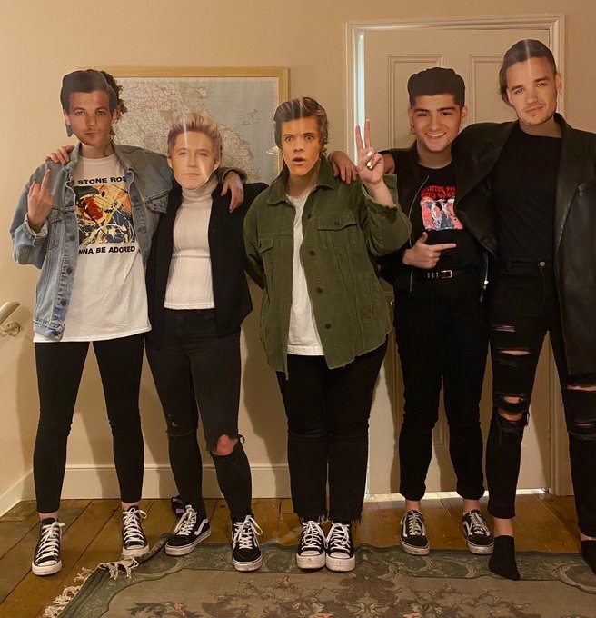 goldencalypso's tweet photo. 📸One Direction reunited!?! #onedirection https://t.co/ZvgQUyuBNn