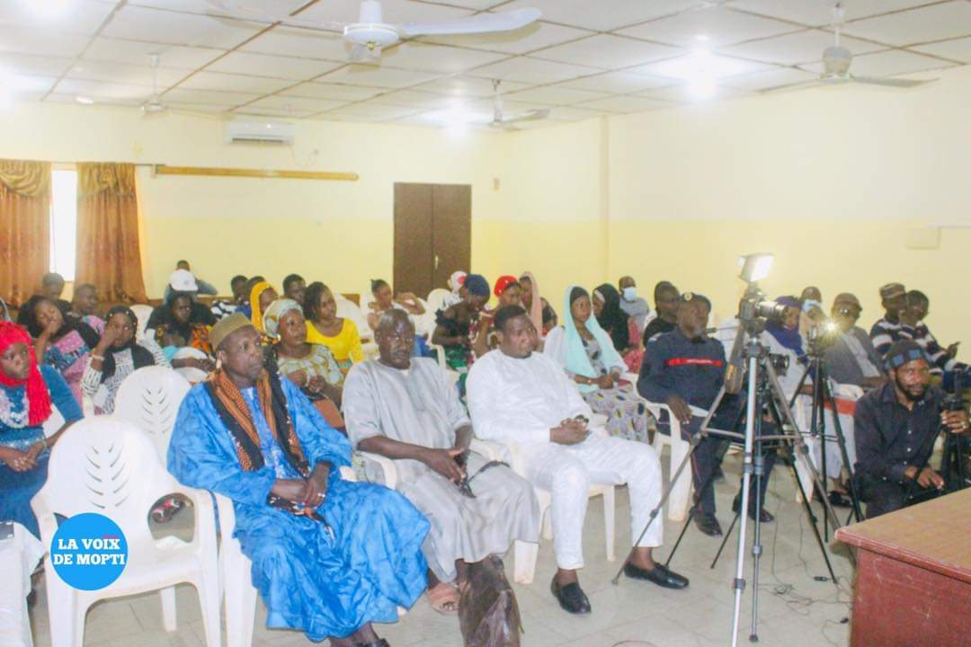 lavoixdemopti's tweet photo. #Culture 
En image, la conférence débat sur la Caravane Culturelle MIYAFA "Pardonne Moi" par les Associations Culturelles "Monron Bemaï" et "Main dans la Main" à #Mopti. #MIYAFA https://t.co/EPxAtb9mNn