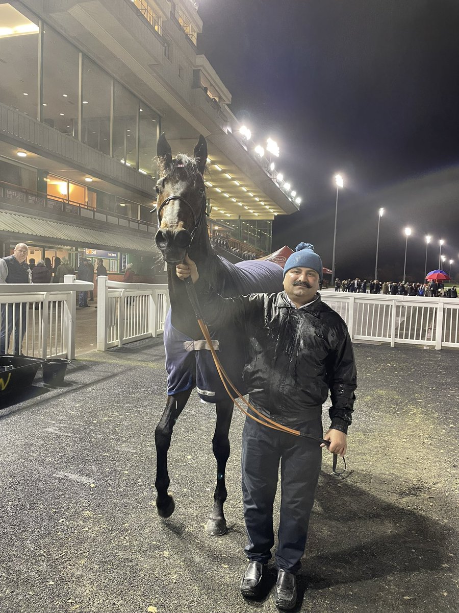 AmyScott22's tweet photo. ⭐️ WINNER ⭐️ SOVEREIGN SLIPPER gets the hat- trick up impressively at @WolvesRaces under a super ride from James Doyle. Delighted for all connections #winner #HenryCandy https://t.co/oLFLdABwgx