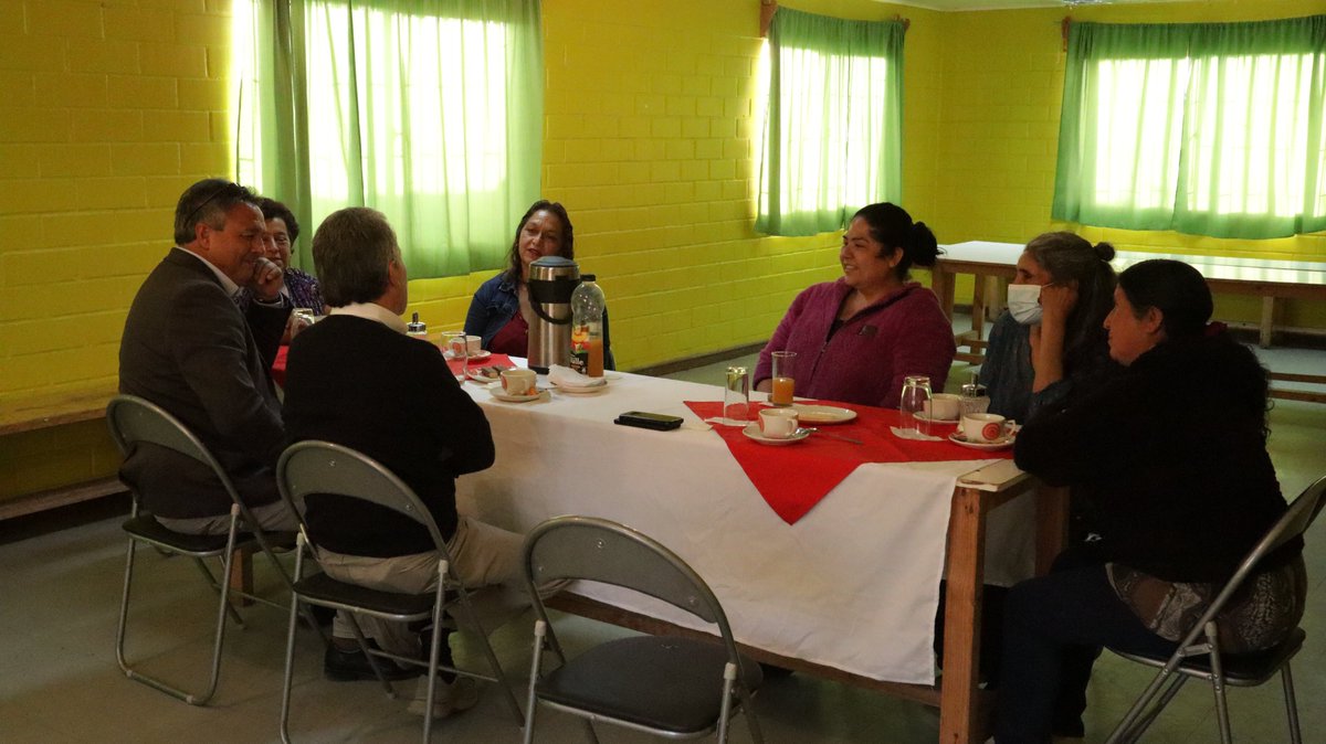 CastaVHC's tweet photo. ¡Compartiendo con la Junta de Vecinos Puertas del Valle de Las Compañias! https://t.co/mzjJS6E7gC