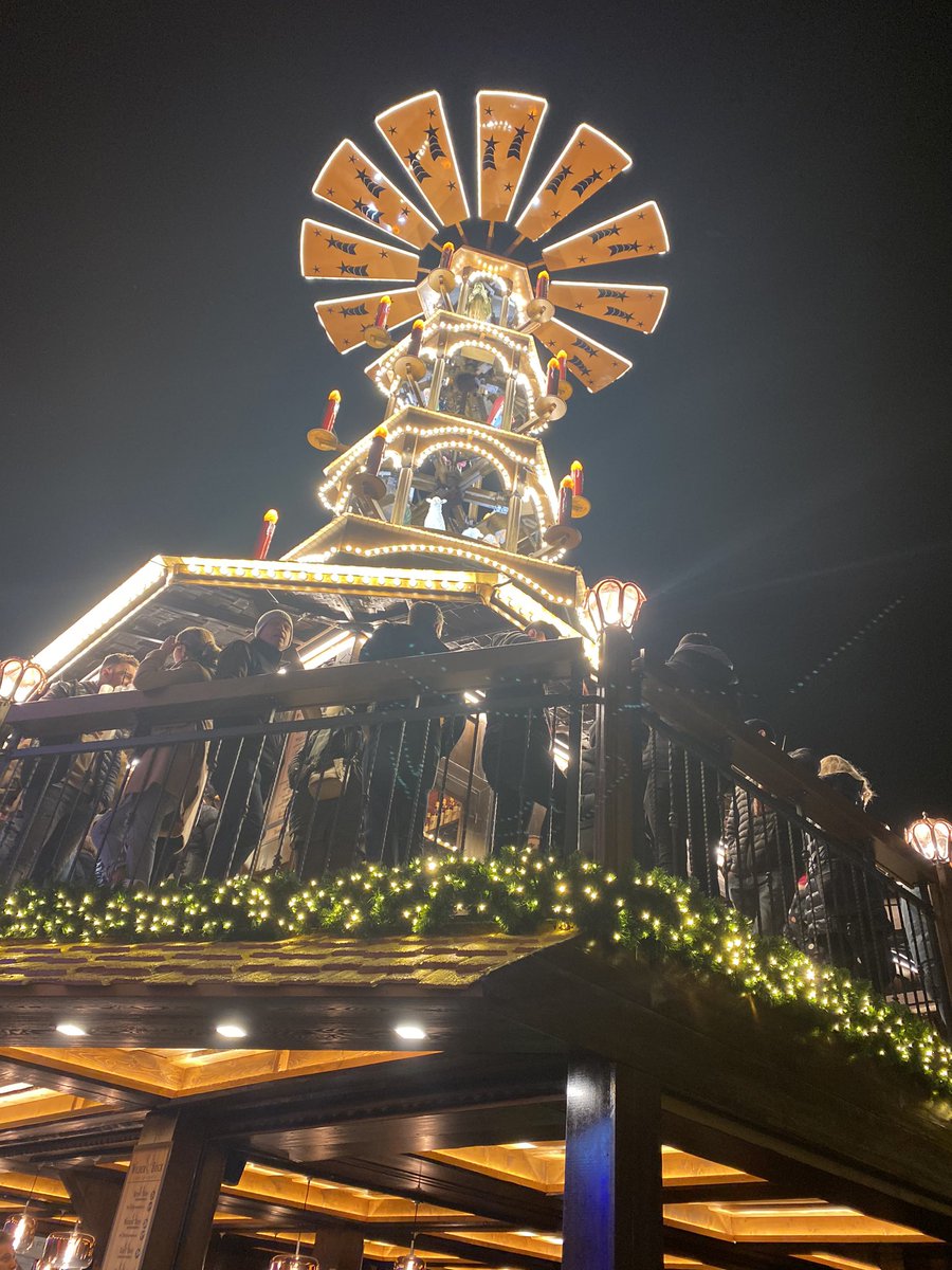 pardeep19922328's tweet photo. It begins to look a lot like Christmas ๐๐๐ #Germany #paderborne #Xmasmarket #Germanmarket #xmasvibes #xmas2021 #EnjoyingEverydayLife ๐๐๐๐๐โจโจ https://t.co/yVdCIQisSn