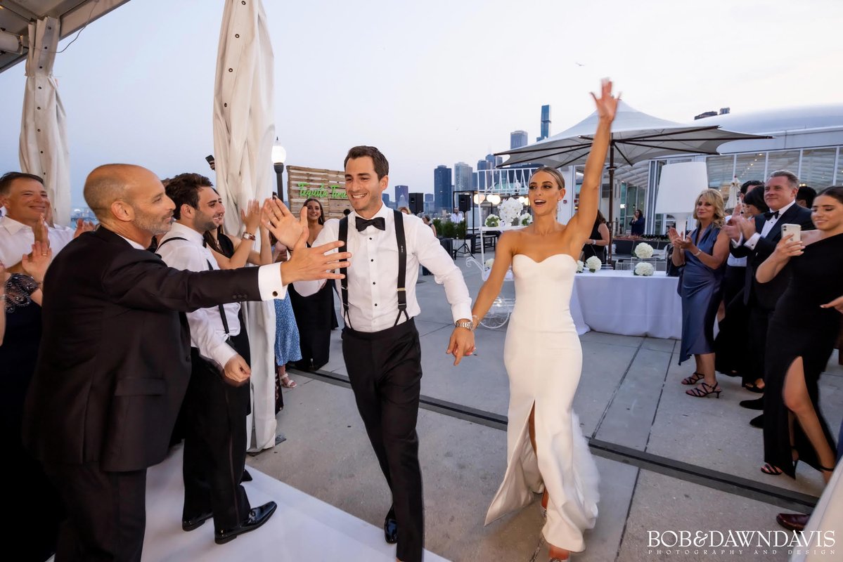 bobanddawn's tweet photo. Introducing for the 1st time ever as Mr. + Mrs.!
Photography: @bobanddawndavis #bobanddawndavisphotography
Event Planner: @greateventschicago
Event Design: @epic.events.chicago https://t.co/AZ2NyePN02