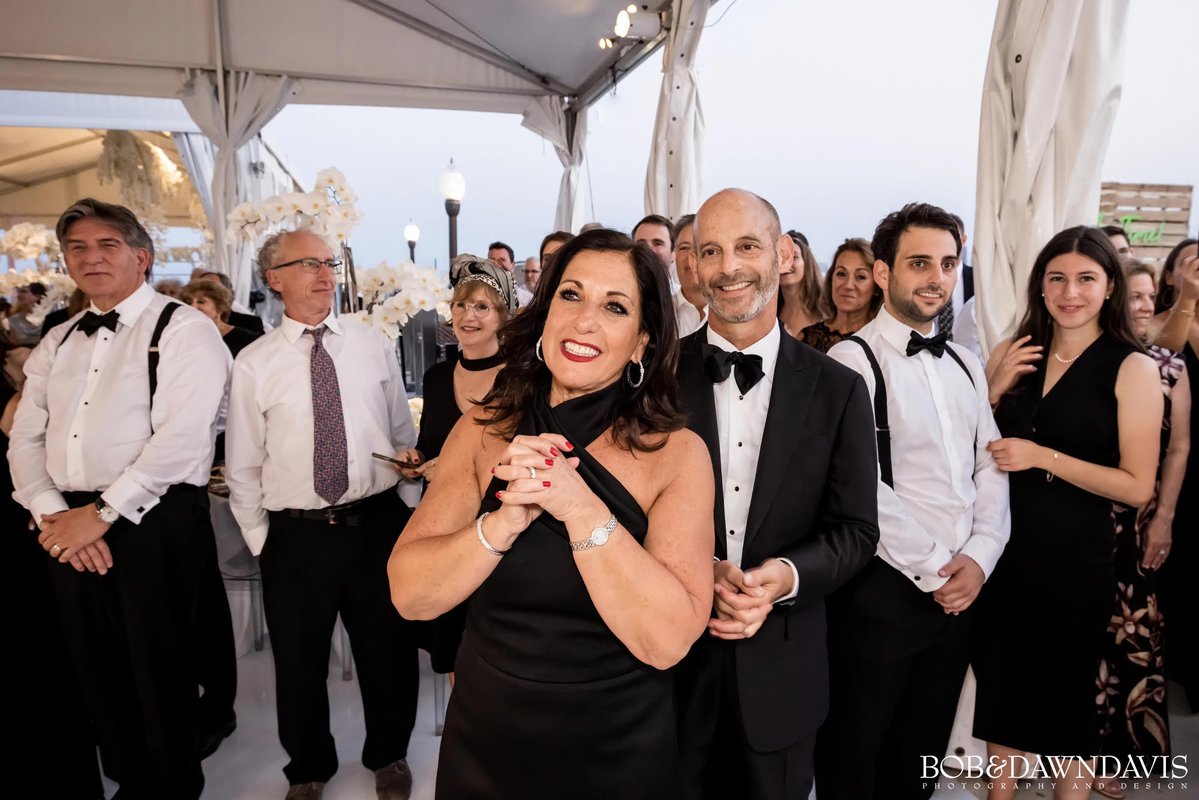 bobanddawn's tweet photo. Introducing for the 1st time ever as Mr. + Mrs.!
Photography: @bobanddawndavis #bobanddawndavisphotography
Event Planner: @greateventschicago
Event Design: @epic.events.chicago https://t.co/AZ2NyePN02