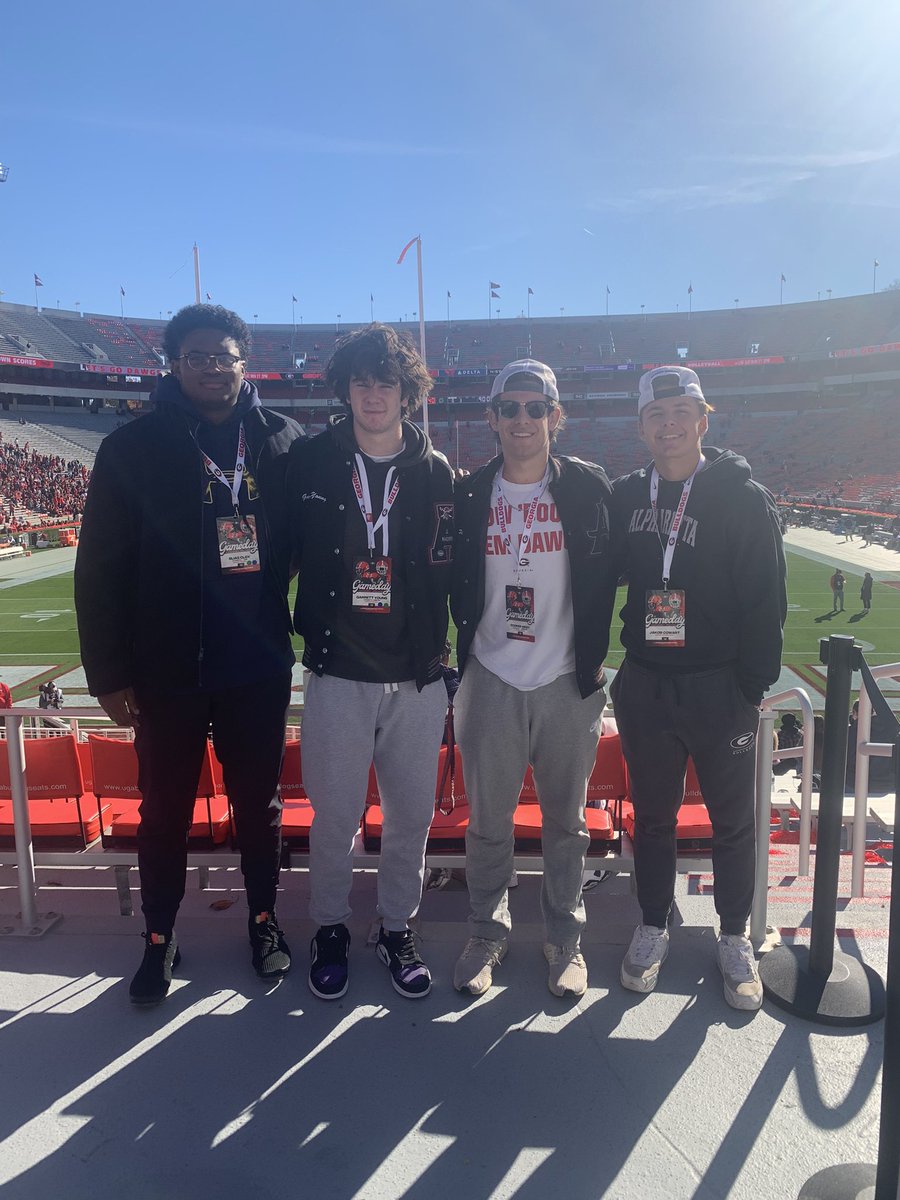 CooperWest18's tweet photo. Great gameday visit today in Athens @GeorgiaFootball Thank you @RobbyDischer for the invite. Cant wait to be back! @HKA_Tanalski @AHSFootball @AlphaProspects https://t.co/0Q9EhVQdAx