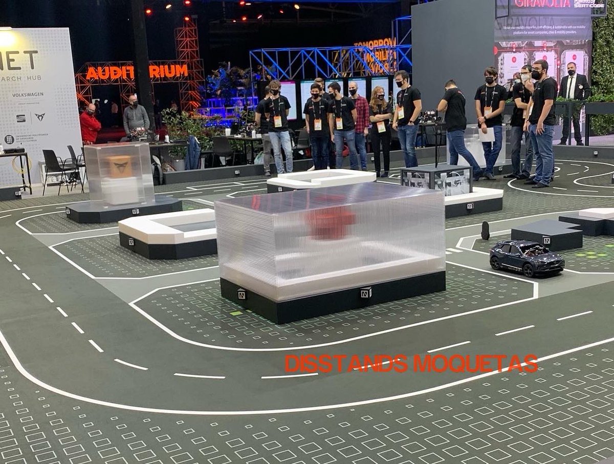 Disstands's tweet photo. Aquí os dejamos unas fotos de nuestros trabajos realizados en la feria smart city 2021, en la que hemos instalado unos 3.500m2 en stands y espacios, hay que comentar que son espacios de diseño con planos acotados, y lógicamente nosotros lo hemos aplicado al cm, tal y como suena! https://t.co/3pf0uBiue1