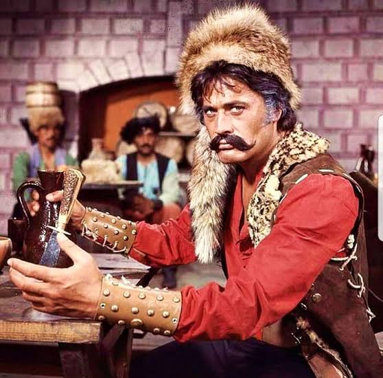 Cüneyt ARKIN 
"Kancık kelleni ödlek bedeninden ayırmaya geldim".

Türk Sinemasının efsanesi Allah sana herşeyin hayırlısını versin ölümün bile çünkü sen diğer Türk sinemasında bazı karaktersiz Ler gibi devletine cephe almadın

#Kadirİnanır #kadirinanir #cuneyt