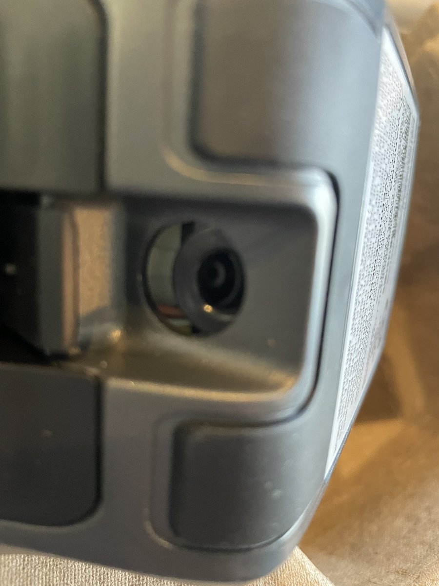valen_bla's tweet photo. Pictures of faulty Bisell pet icon pro @BISSELLclean https://t.co/Fk45mtnE5f