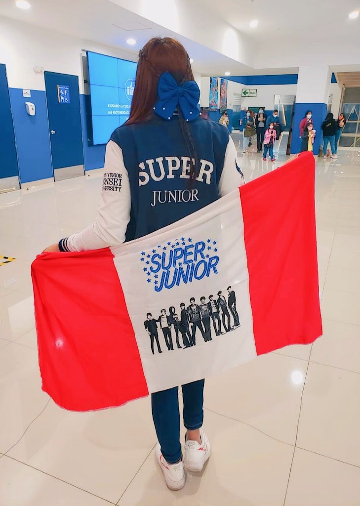 Ani04283's tweet photo. Super Junior The Last Man Standing 💪💙👑
Inicie con ustedes y terminaré con ustedes 😍🤗💙💎

@SJofficial #SS8enCinepolis #SUPERJUNIORenCinepolis #SuperJunior #SS8inPerú 😍🇵🇪💙 #SS8inLatinAmerica https://t.co/Xhrd1Ji8L1