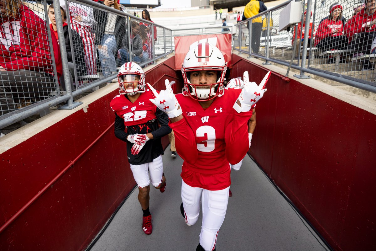 BadgerFootball's tweet photo. Let's rock https://t.co/6EHga0t9zj