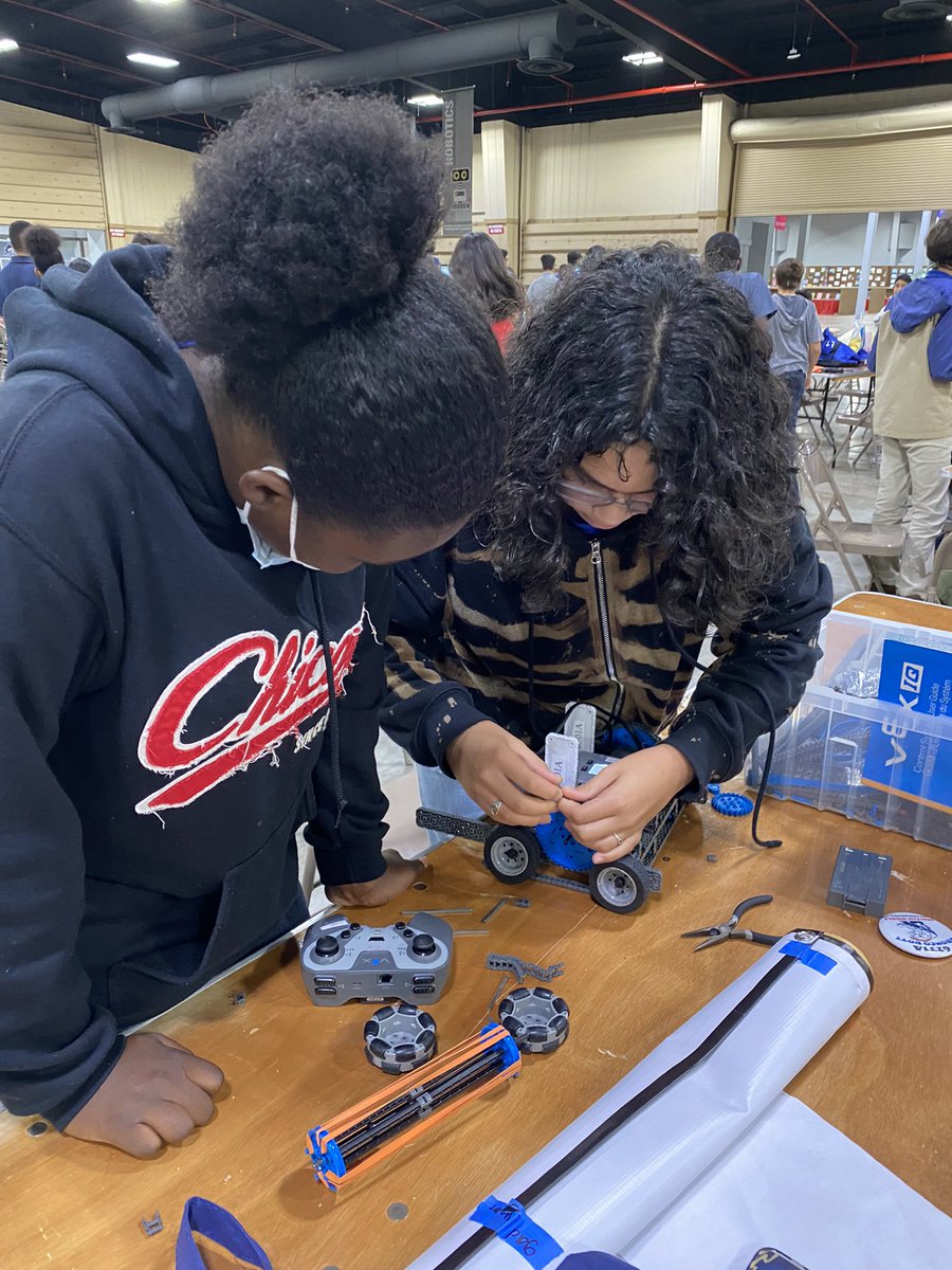 stem_jfk's tweet photo. At the Youth Fair Vex IQ Robotics competition. We are going for the gold once again!!! @stem_jfk  @CostaDevito @JFK_Middle @1pamtaylor @STEAMDesignated https://t.co/tzaKZBcIvB