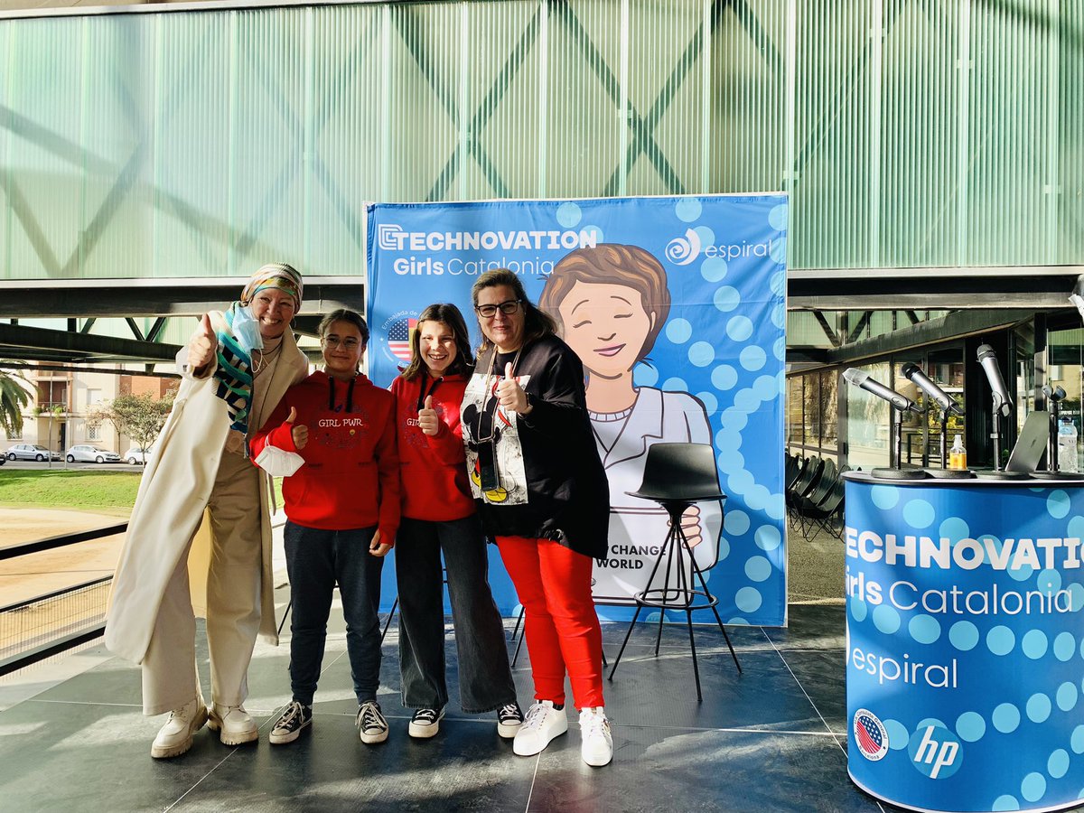 TechnovationCat's tweet photo. A @Mariajo74sev y @MarPorrasM1 por seguir inspirando a las niñas y ser sus referentes #STEM https://t.co/RFa7vr47g6