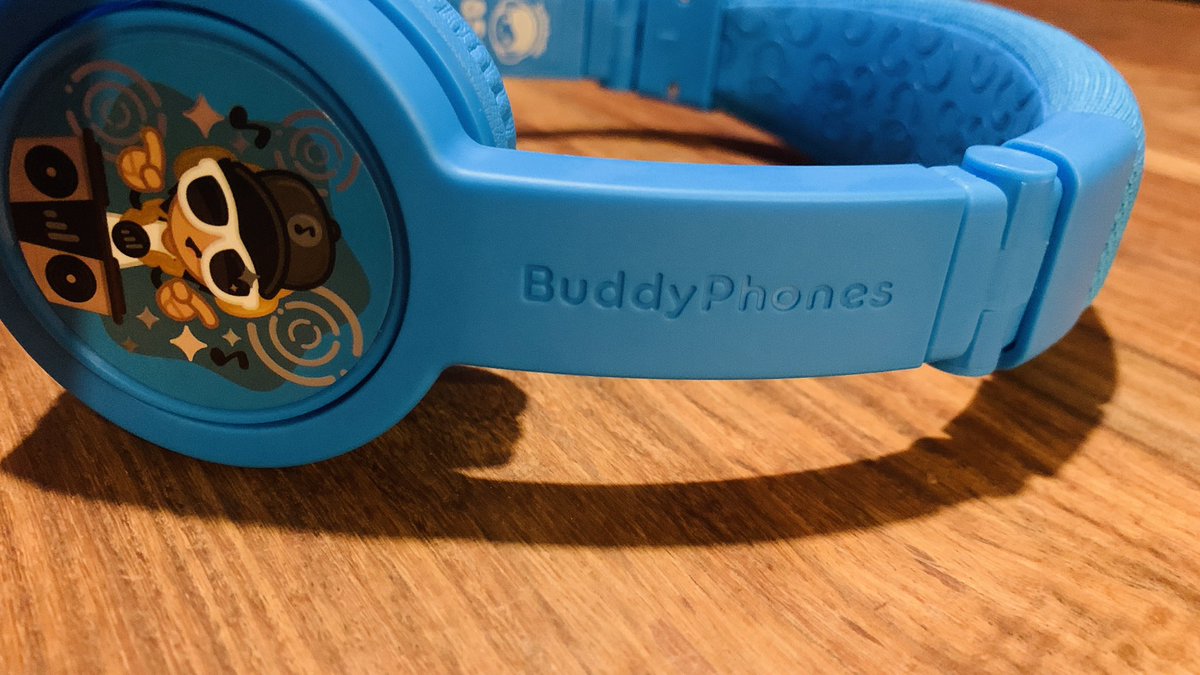 JezyTech's tweet image. A Sneak peak of a product coming to the channel! 

@BuddyPhones are #SafeAudio for kids. More on this awesome product coming soon. 👍🏻