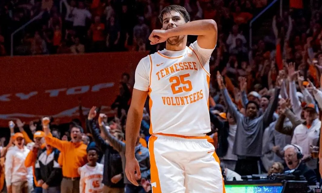 Gonza_Martini's tweet image. Santiago Vescovi se convirtió en el uruguayo con más triples anotados en la historia de la NCAA, además de ser el primero en alcanzar las tres cifras.

1. 𝙑𝙚𝙨𝙘𝙤𝙫𝙞 (100)
2. Juan Pablo Silveira (94)
3. Leandro García Morales (47)
4. Martín Osimani (43)

Bite his arm.