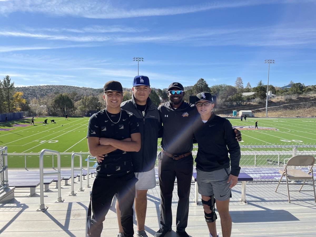 Brandon20600391's tweet photo. Had a great visit at WNMU today ! Appreciate @brycejones_3 and all the @WNMUFootball staff for having me out! @NMrecruits @PrepRedzoneNM @nmpreps @dez1130 @cavemenstrong https://t.co/Glr7NhKCLH