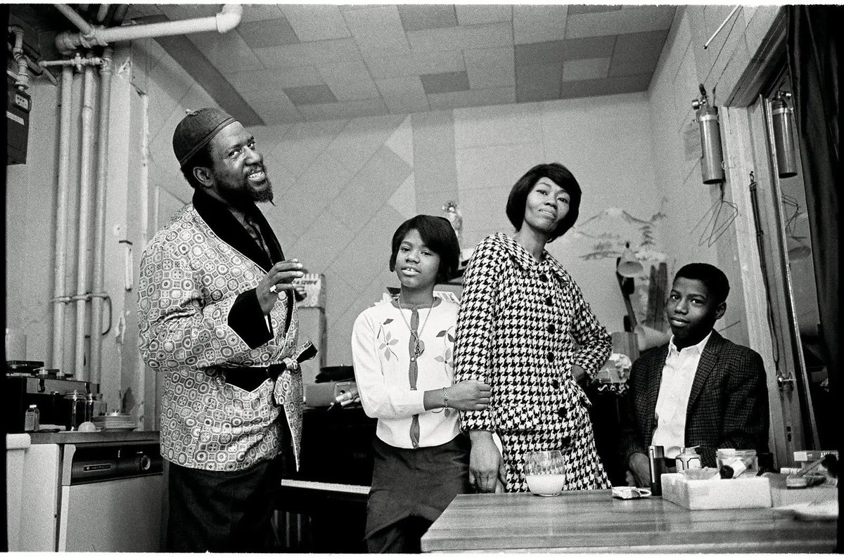Thelonious Monk and his family in their kitchen in 1963. 

#familyphotogoals