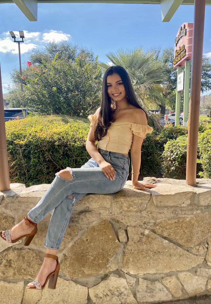 krystalaimee's tweet photo. blessed to say 3 years cancer free🤍🎗 https://t.co/igIGsmYz6F