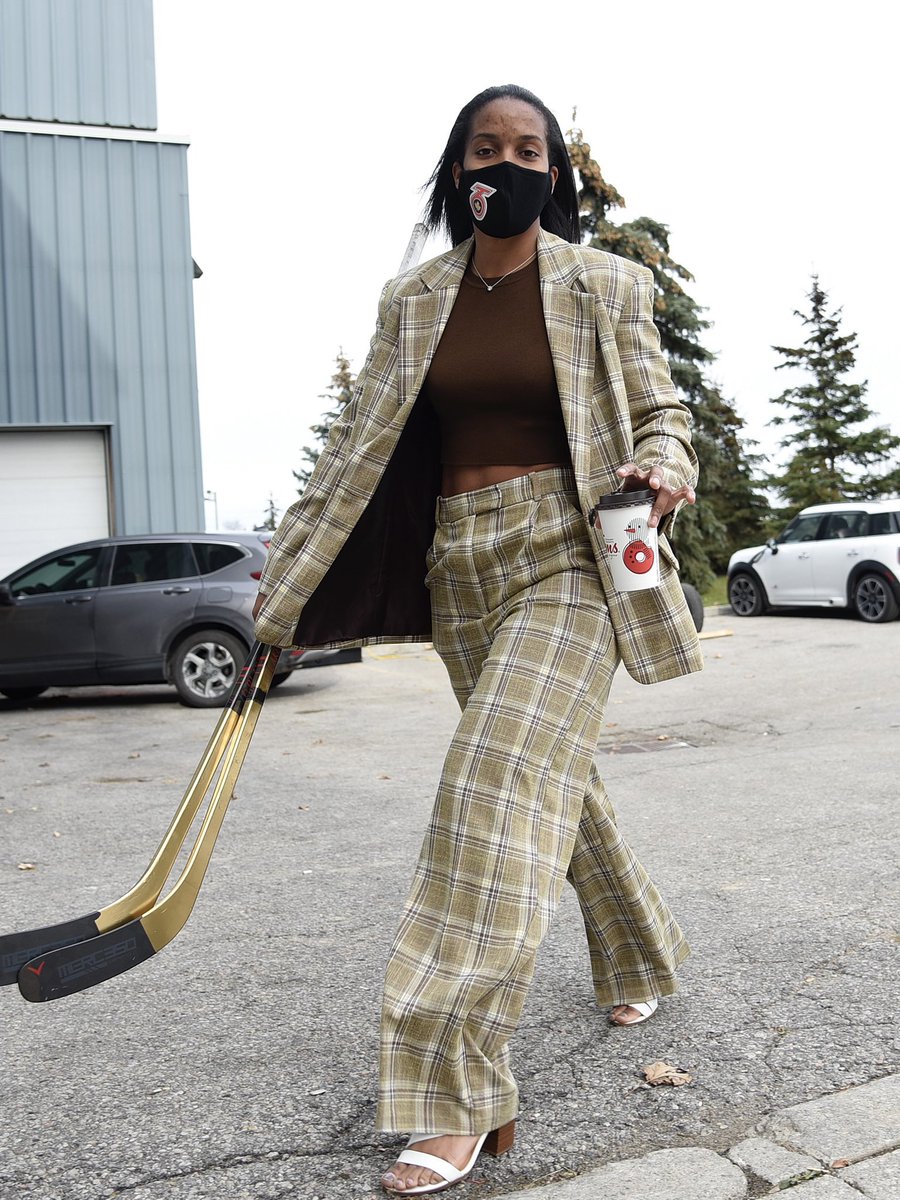 PHF's tweet photo. When she showed up in this outfit we should’ve known a big game was coming 😮😤

📸: @TheTorontoSix https://t.co/b0zaKw7fwy