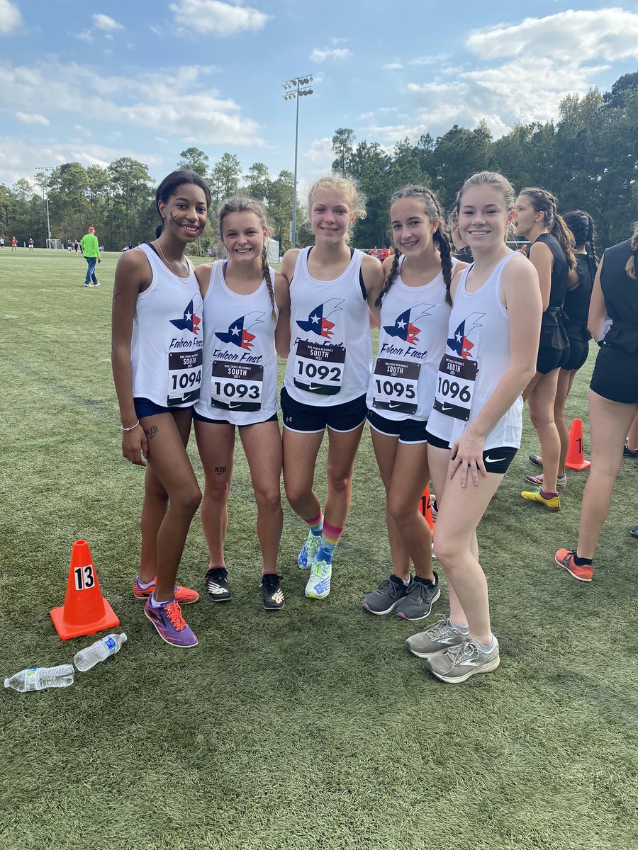 TCXC8's tweet photo. Group 2 underway!@TCHSTalon @TCHS_WAthletics @KISDAthletics https://t.co/FNO4uBs4GK