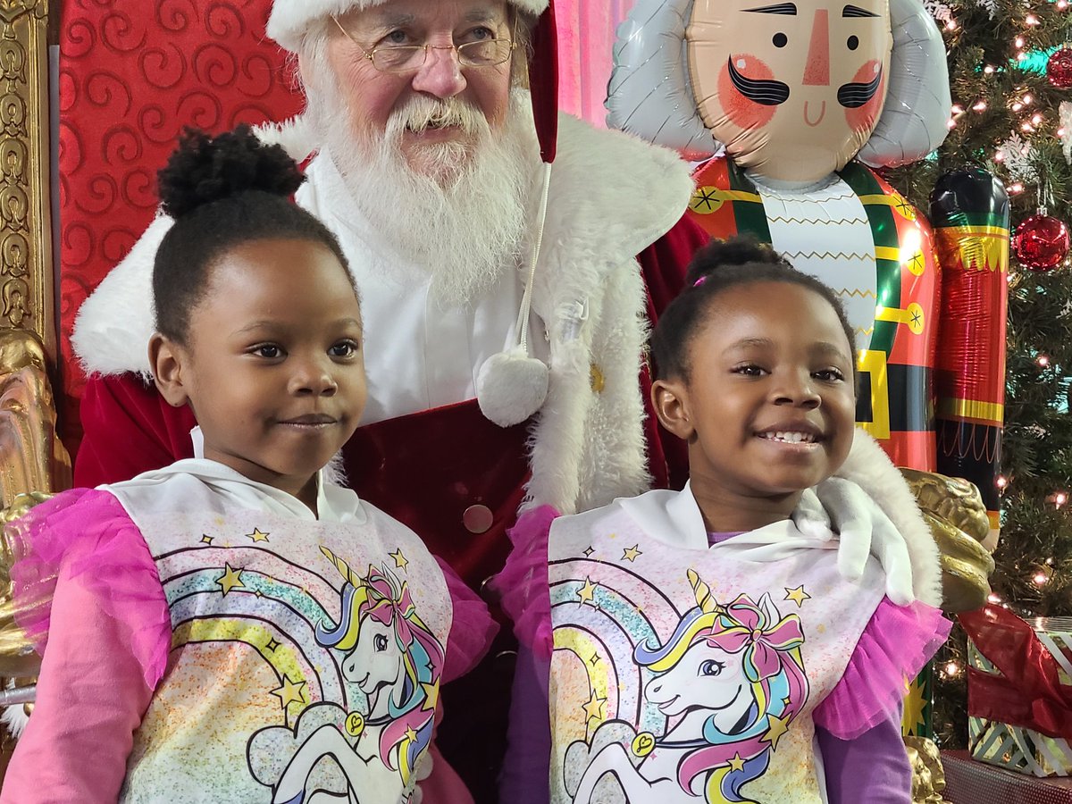 natsnd's tweet photo. #HappeningNow #supportthecommunity just couple hours left at @JLBirmingham Market Noel and milk and cookies with Santa till 3pm @hoovermetplex @CBS_42 @CityofHoover #shopthemagic https://t.co/l5rrZ0Kma8
