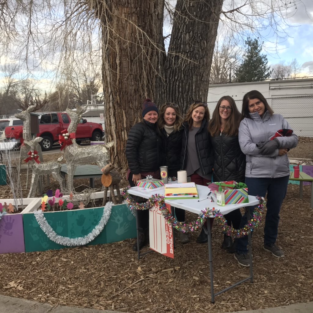 HarrisBilingual's tweet photo. ¡Feliz vacación comunidad de Harris! Have a wonderful break!! https://t.co/0jO2zssuVn