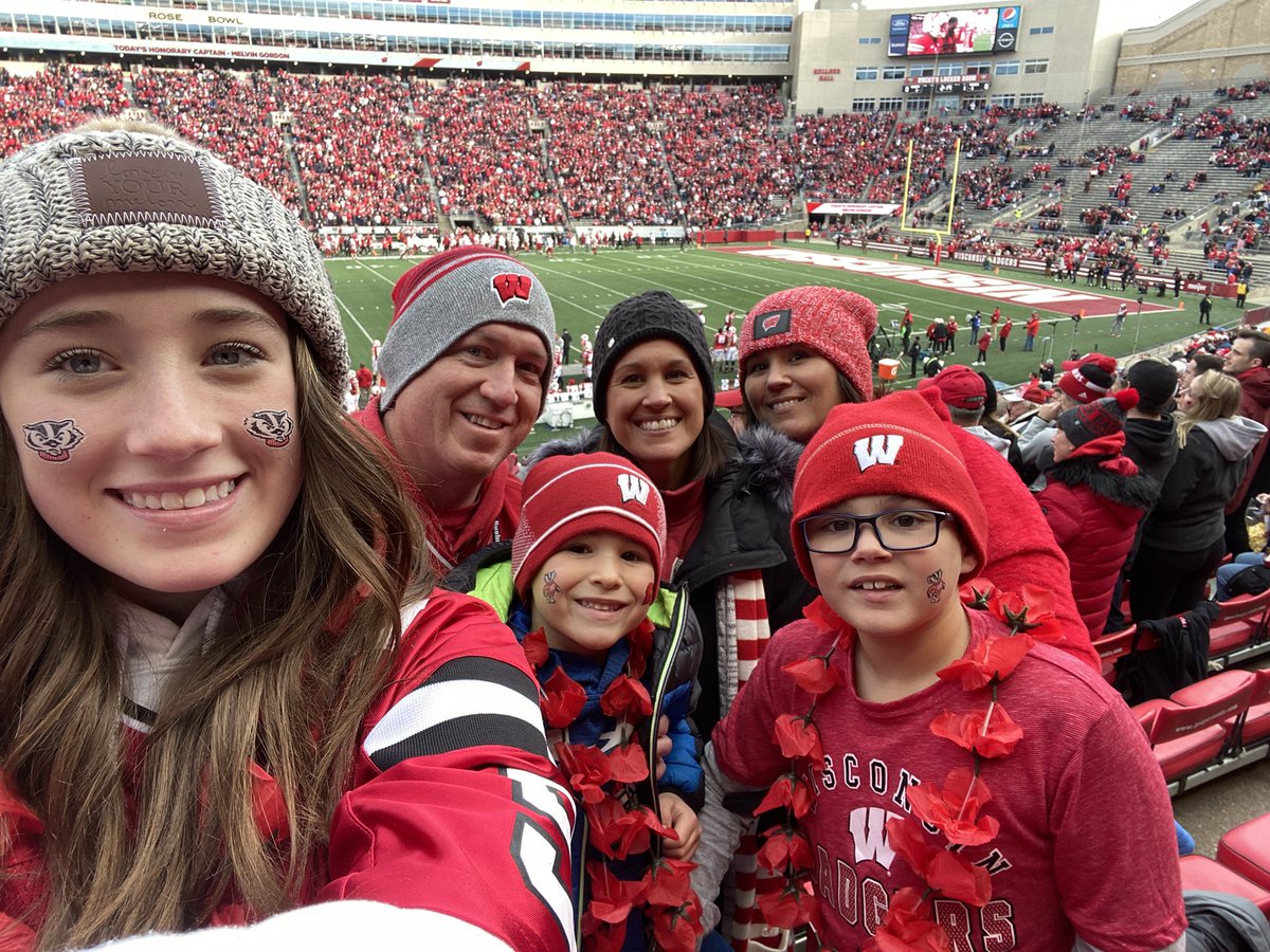DanaDoll6's tweet photo. Ready for a Wisconsin win #onwisconsin #badgers https://t.co/tGLhh3lBjj