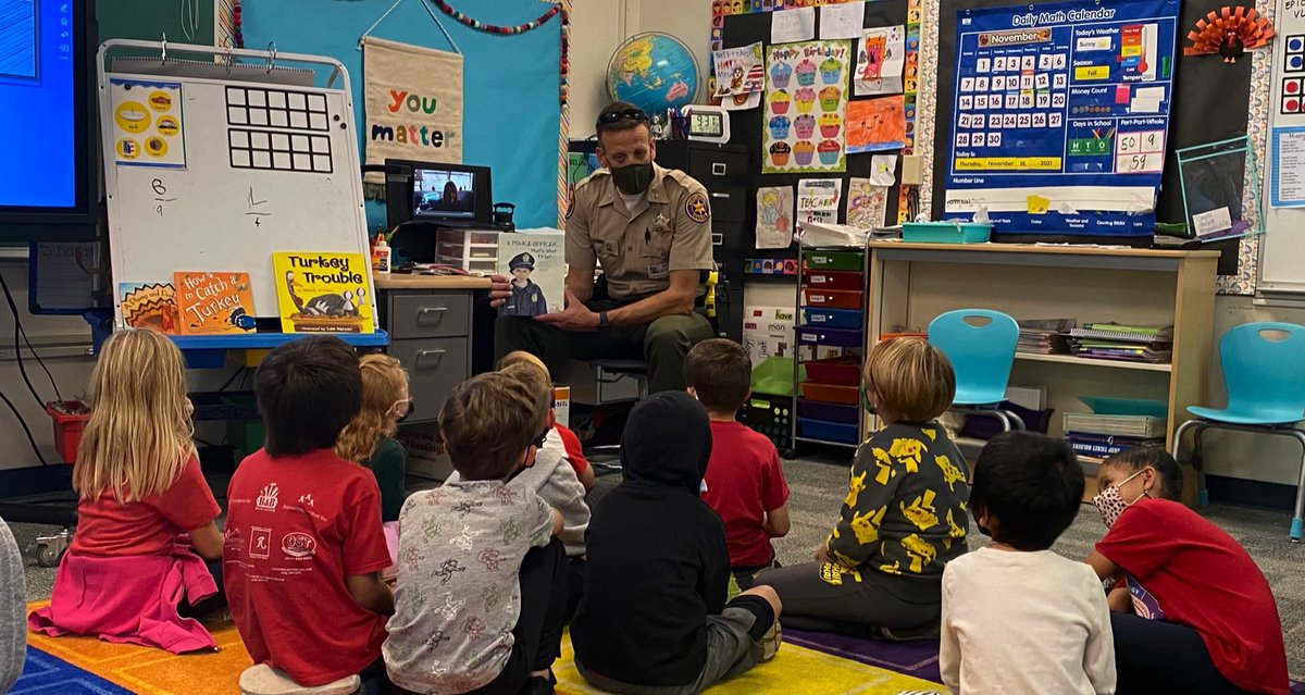 CamHeightsSTEM's tweet photo. Thank you, Commander Tennessen, for visiting Camarillo Heights STEM Academy and reading to our first-grade scholars! @PVSDCamarillo @VENTURASHERIFF https://t.co/B5FnkUWWJn