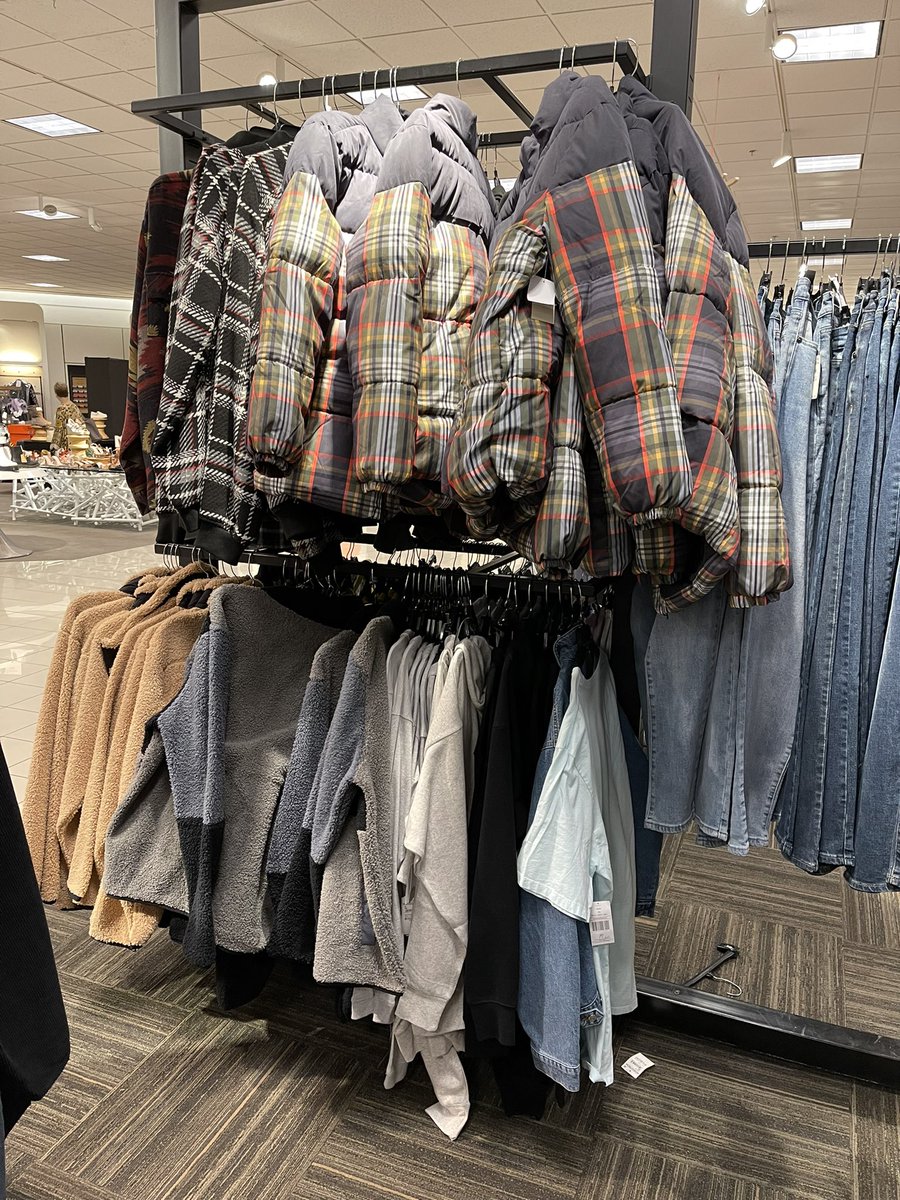 Visiting Nordstrom is like seeing that old friend who has really, really let themselves go. You want ask “what on earth happened to you?” 😬