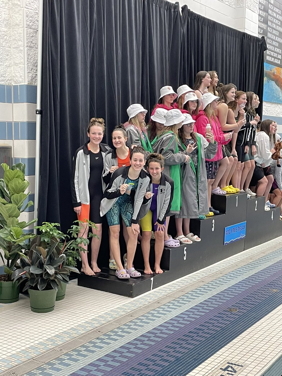 SLEastSwimDive's tweet image. Our 400 free relay swam out of their mind yesterday and today to not only qualify for day two, but place 15th in their best swim of the season! Congrats Sophia Lickman, Ashlyn Houtman, Amanda Lees, and Natalya Katcherian!   Well done girls! @BeEast_Cougars