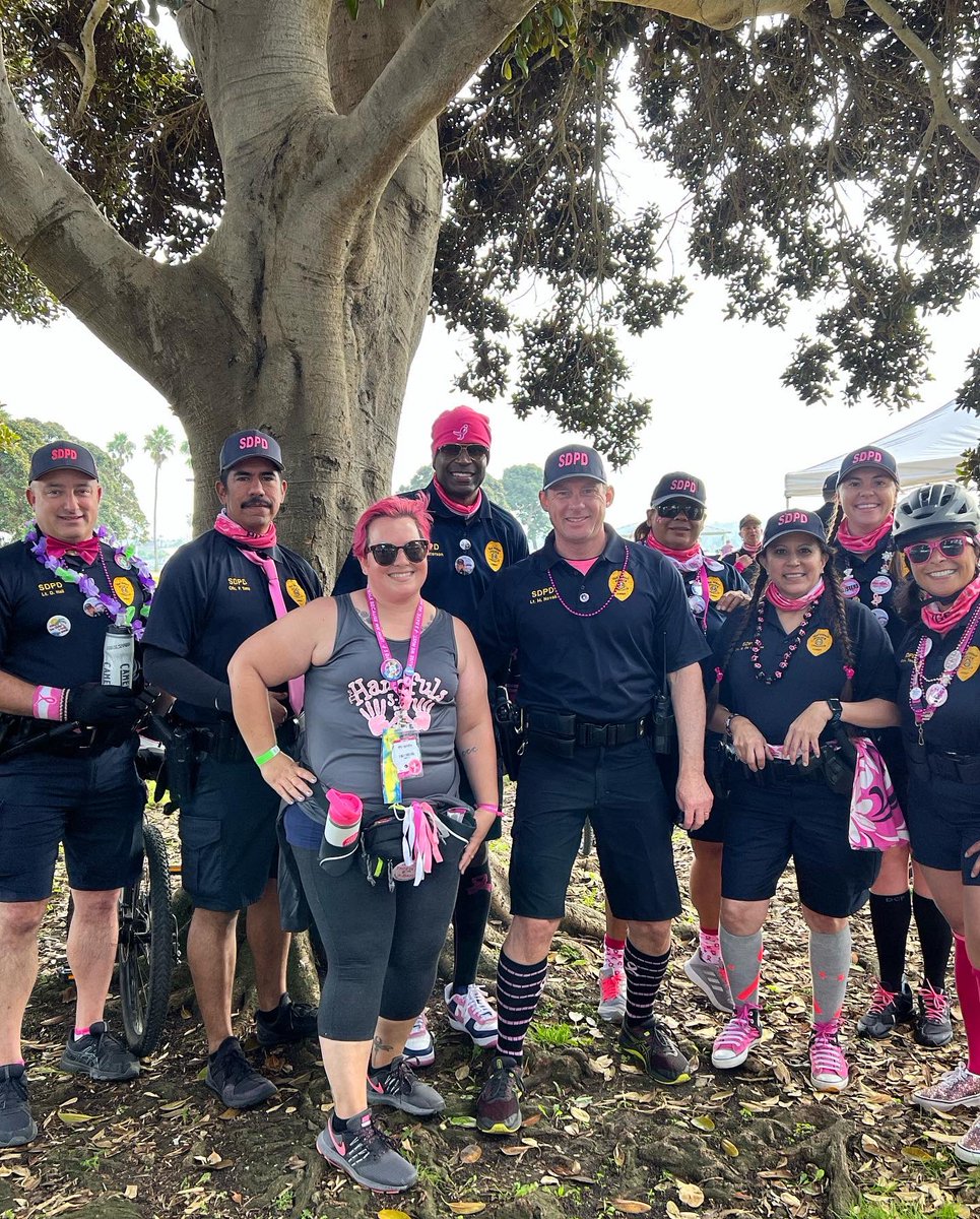 Big thanks to #sdpd for all they are doing to aid us in our walk! And to the walker stalker who tracked me down to welcome me to San Diego after seeing my earlier tweet! 💕 #the3day #pinkbubble